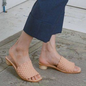 LOQ Elora Leather Slides in Nude